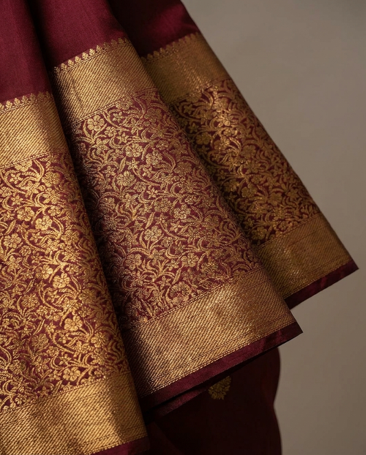 Maroon Gold Zari Border Saree fabric detail
