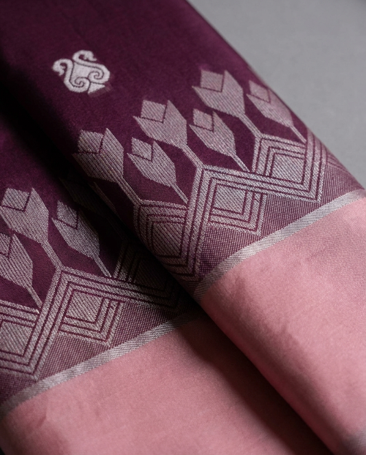Maroon Pink Floral Border Saree fabric detail